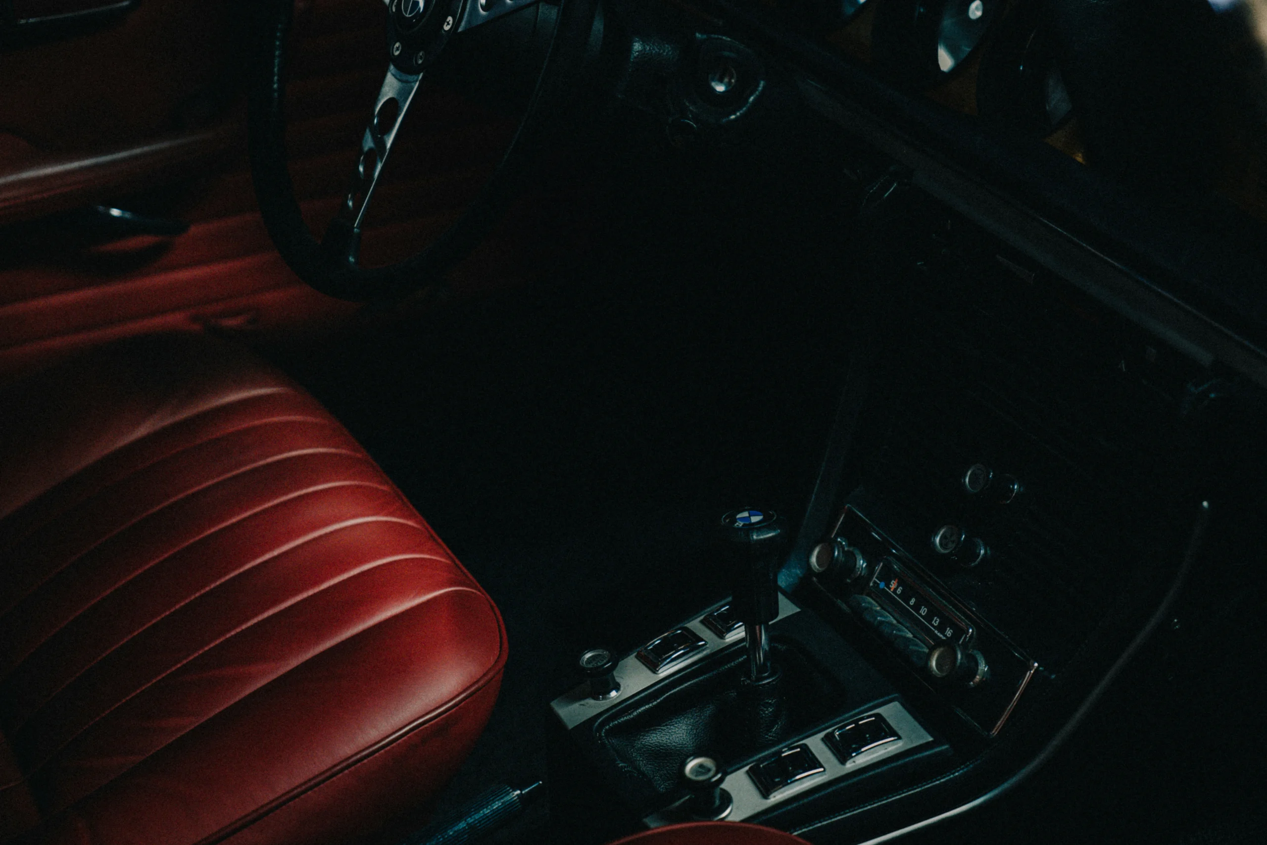 michael-lock-hDmobVK1hgo-unsplash